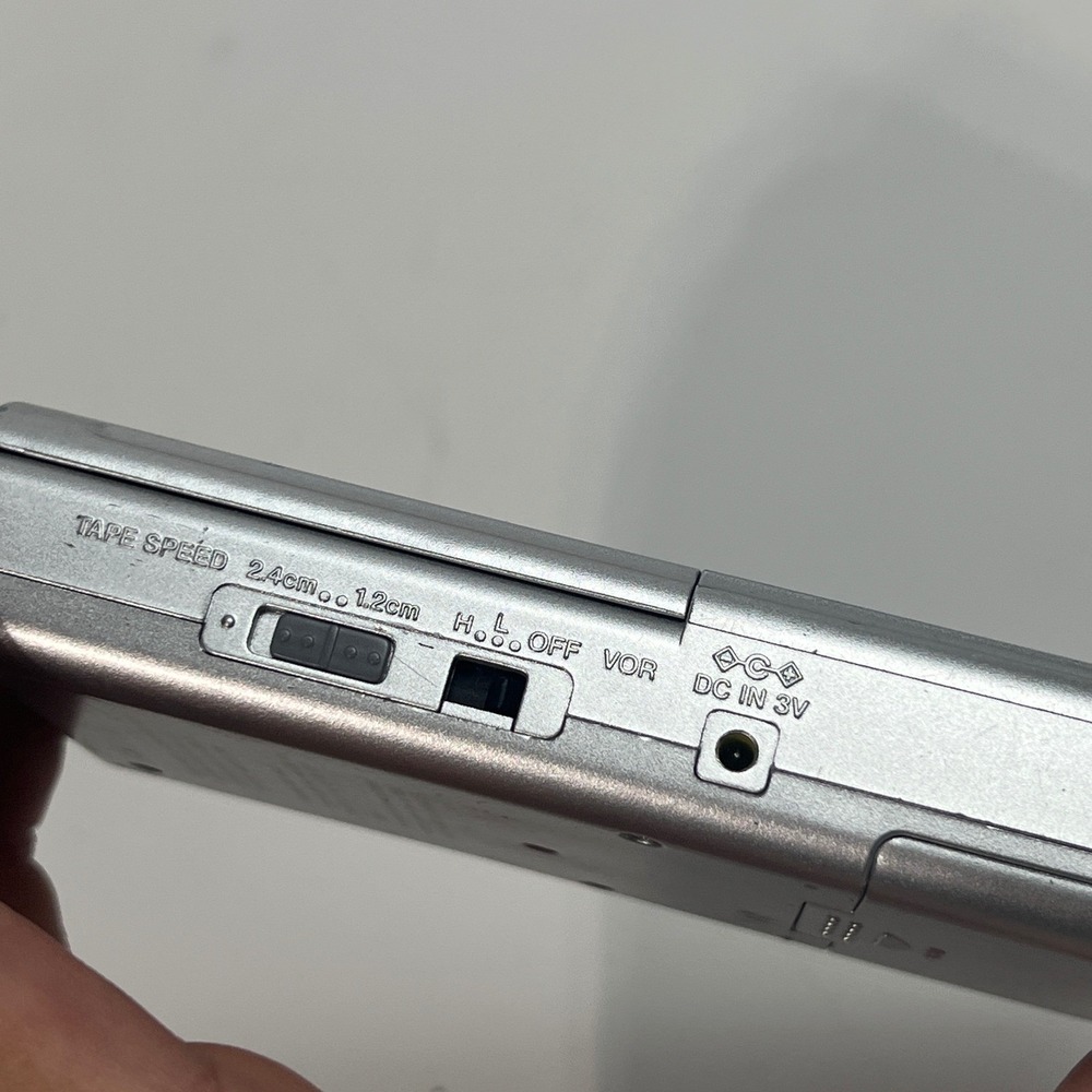 Sony M-560V Microcassette-Corder Handheld Voice Recorder FOR PARTS/REPAIR - Picture 7 of 9